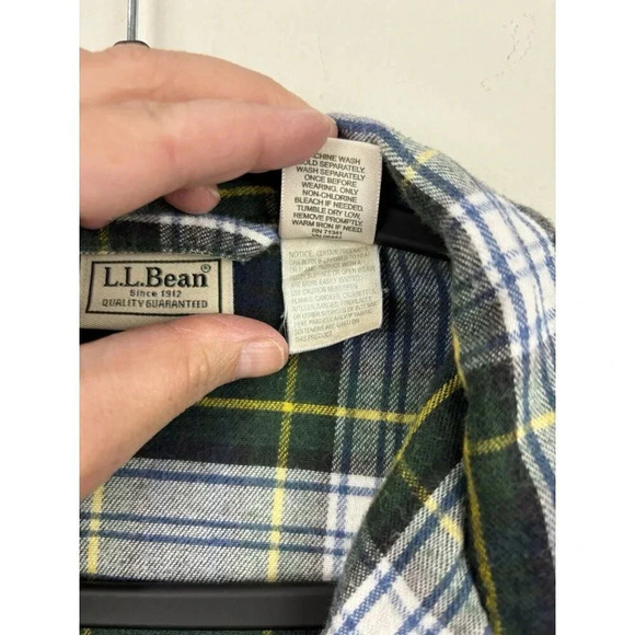 LL Bean Button Front Flannel Shirt Size Medium Relaxed Fit Plaid 100% Cotton - Picture 6 of 10